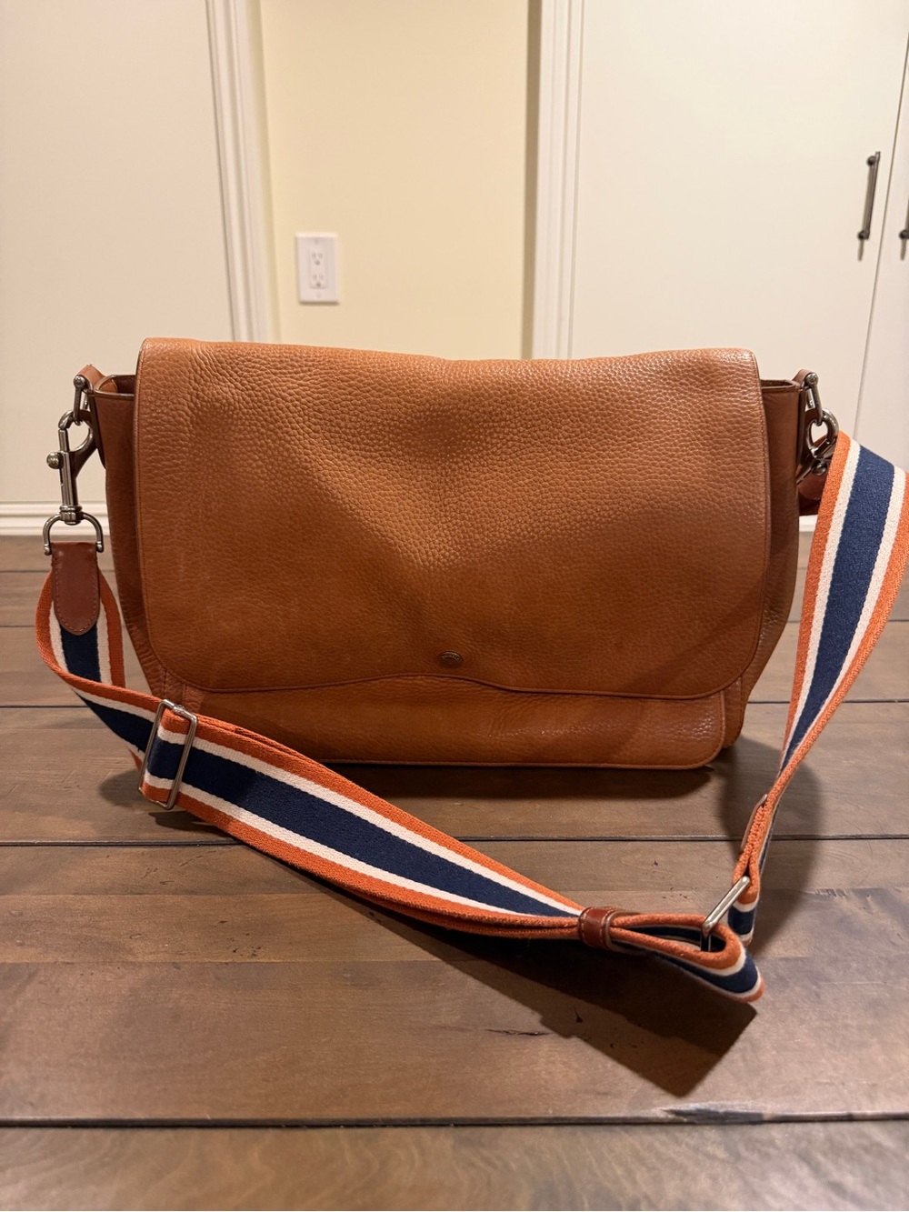 SHINOLA Tan Canfield Relaxed Leather Messenger Bag with Striped Shoulder Strap - Picture 2 of 11